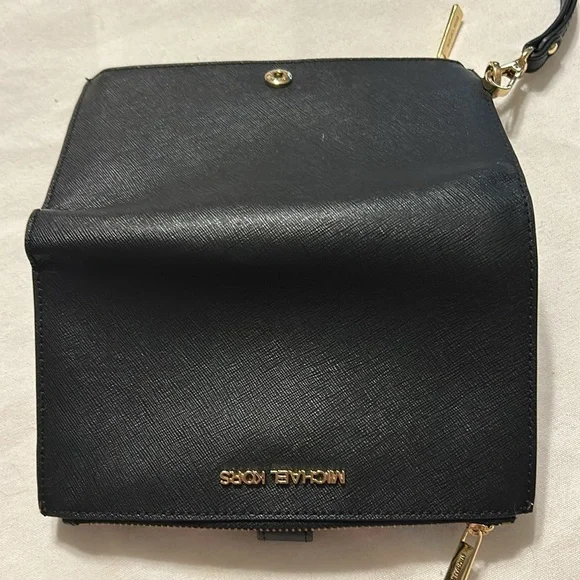 Michael Kors wallet wristlet - Picture 3 of 3